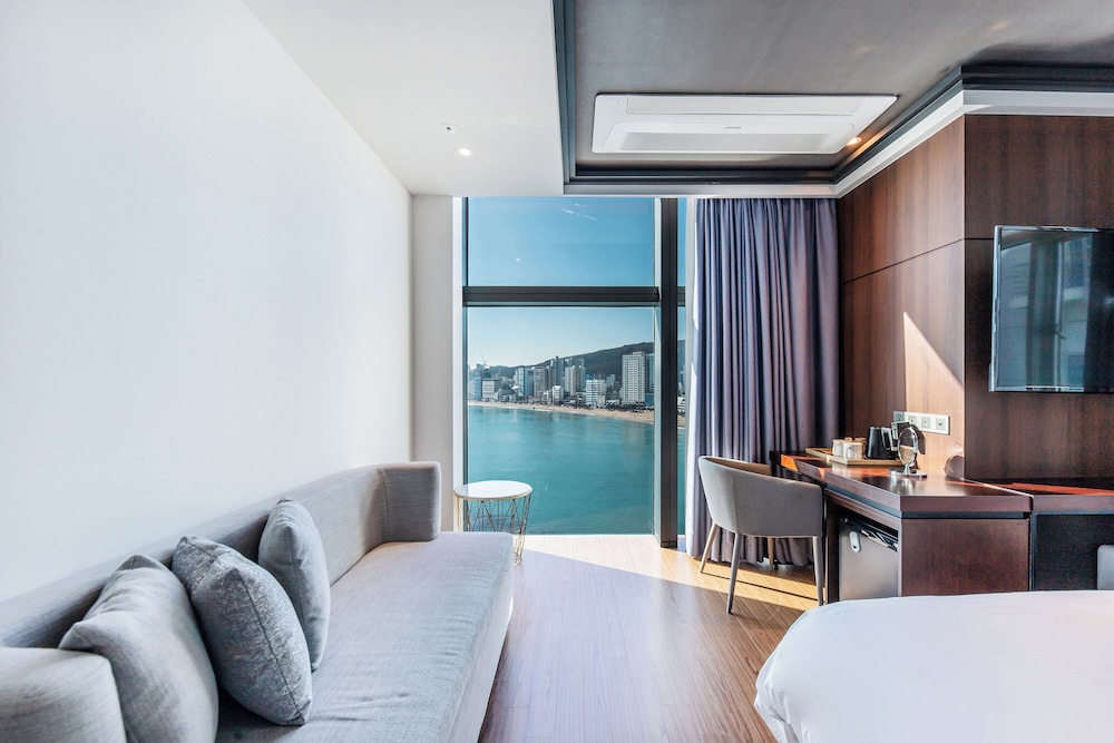 Panorama Suite Room -Breakfast Included,Unlimted StarbucksCoffee Bean,OTT Available,15PM CI /13PM CO - Photo 8
