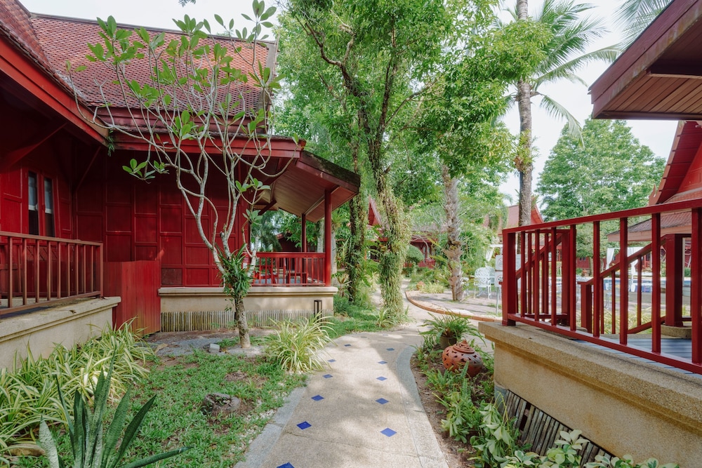 Poolside Thai Villa Double bed photo 3