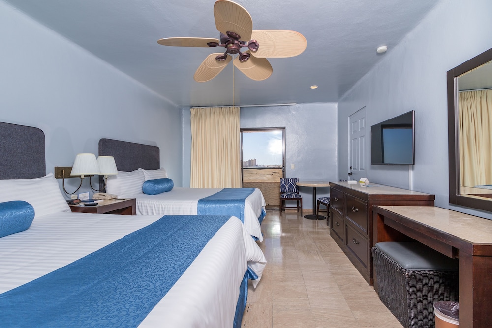 Superior Suite Sea View with Balcony 2 Queen Beds - Photo 1