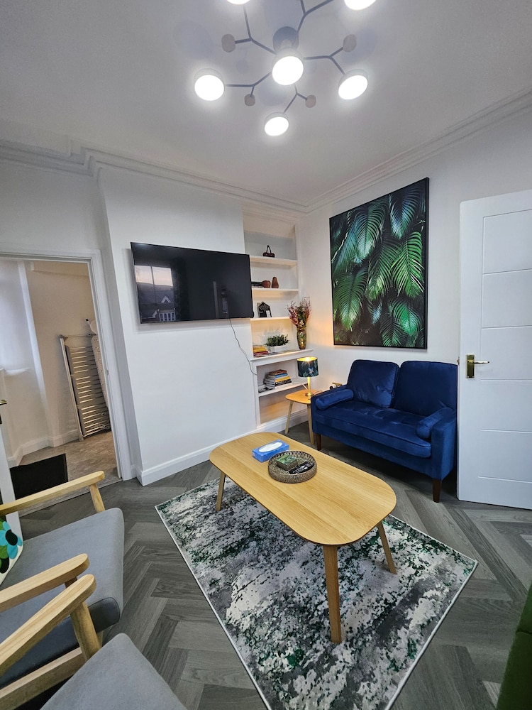 House, 4 Bedrooms, Smoking, Balcony
