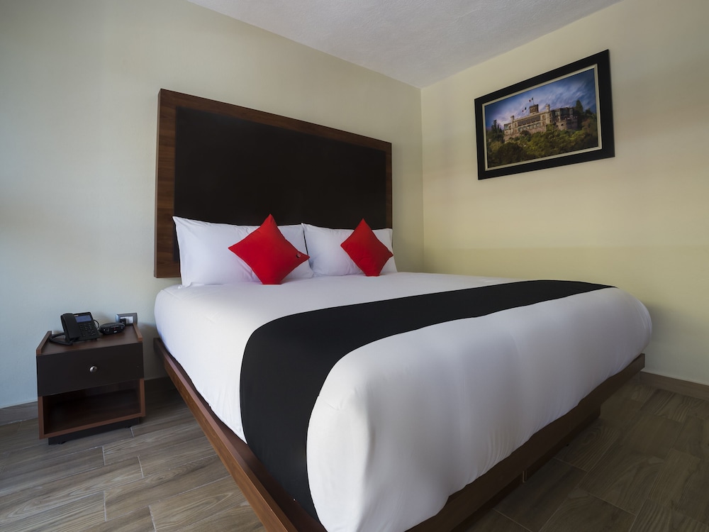 Deluxe Room, 1 King Bed photo 3
