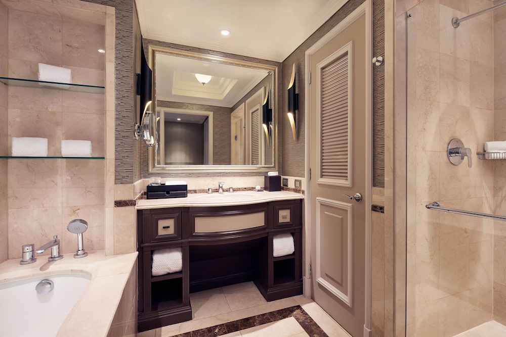 Executive Suite, 1 King Bed - Photo 7