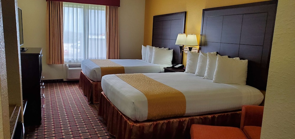 Standard Room, 2 Queen Beds, Non Smoking, Refrigerator & Microwave photo 2