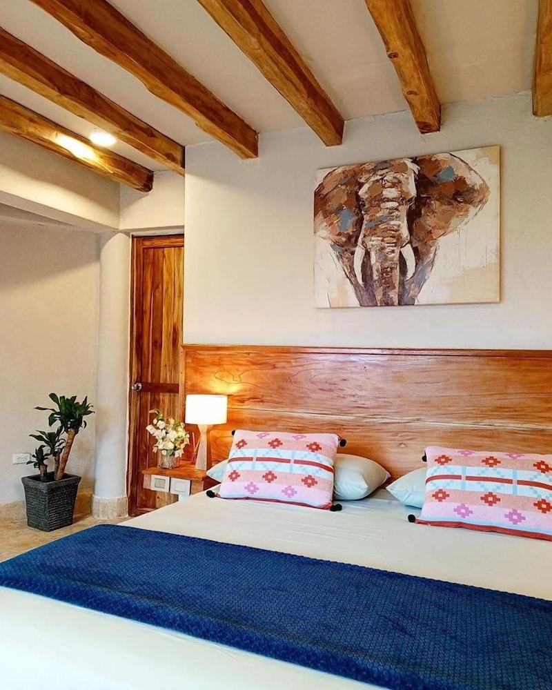 Superior Bungalow, 1 King Bed