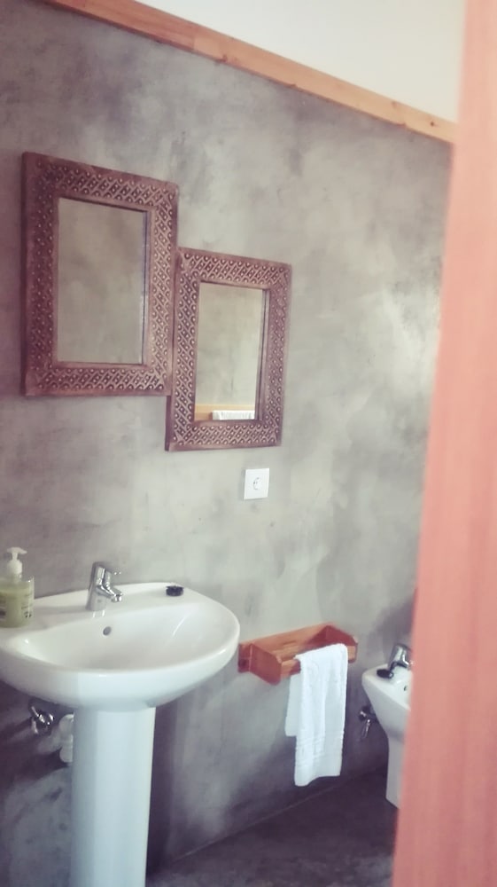House, 2 Bedrooms photo 3