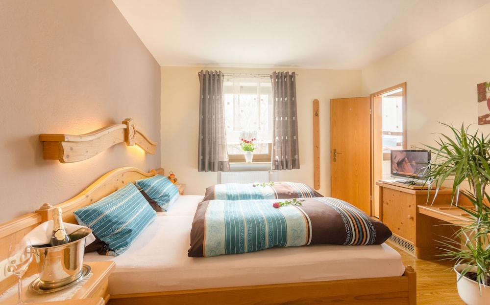 Economy Double Room photo 3