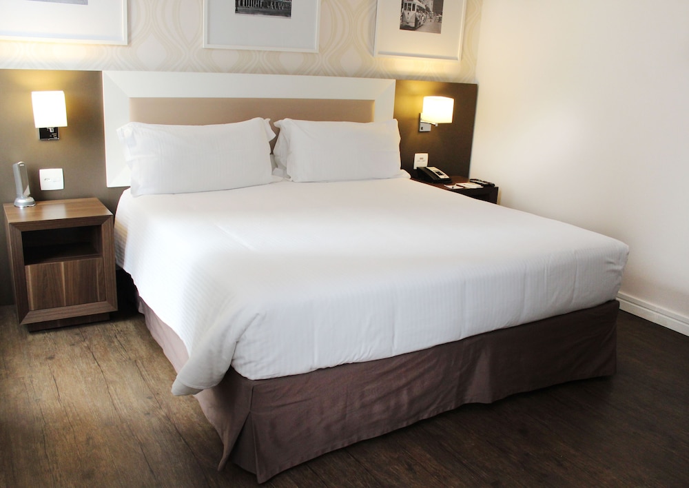 Standard Room, 2 Double Beds (Mid Floor) photo 2