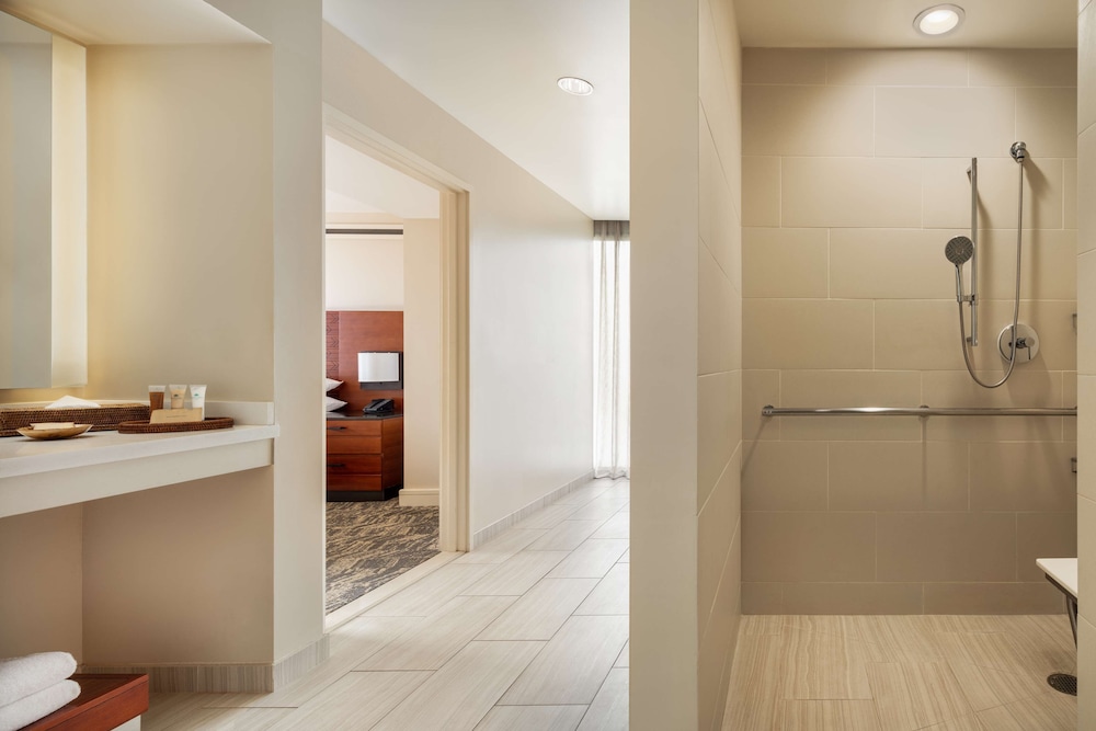 Palace Presidential Suite, 1 King Bed, Ocean View (Roll In Shower, Hearing)