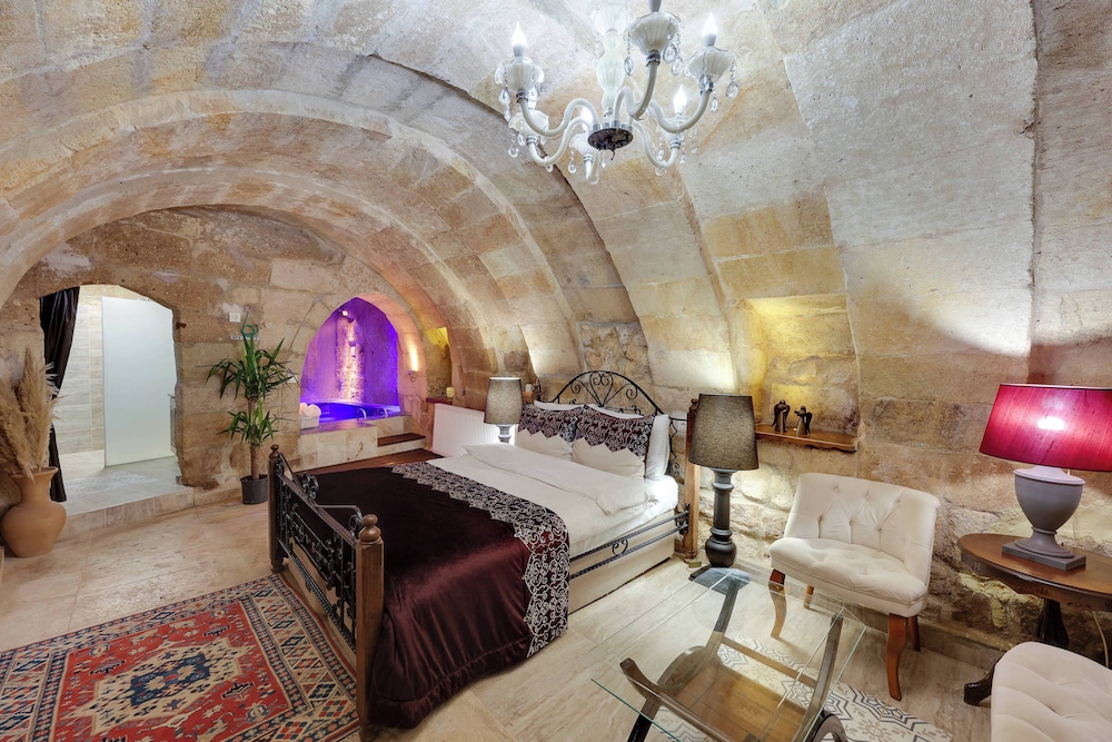 Velvet Havuzlu Tas Suite
