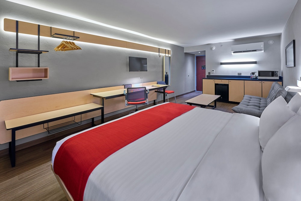 Superior Room, 1 Queen Bed with Sofa bed - Photo 6