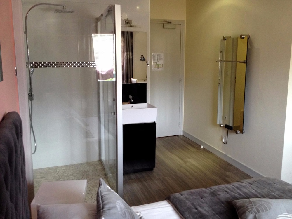 Standard Quadruple Room, 1 Bedroom, Private Bathroom photo 3