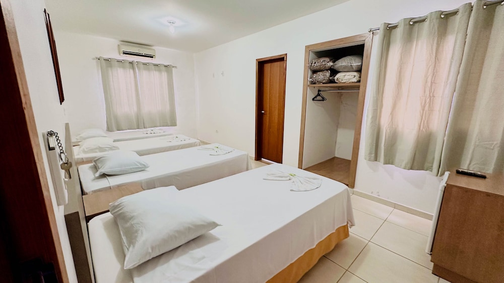 Economy Triple Room photo 2
