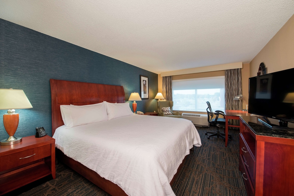 Junior Suite, 1 King Bed, Accessible photo 1