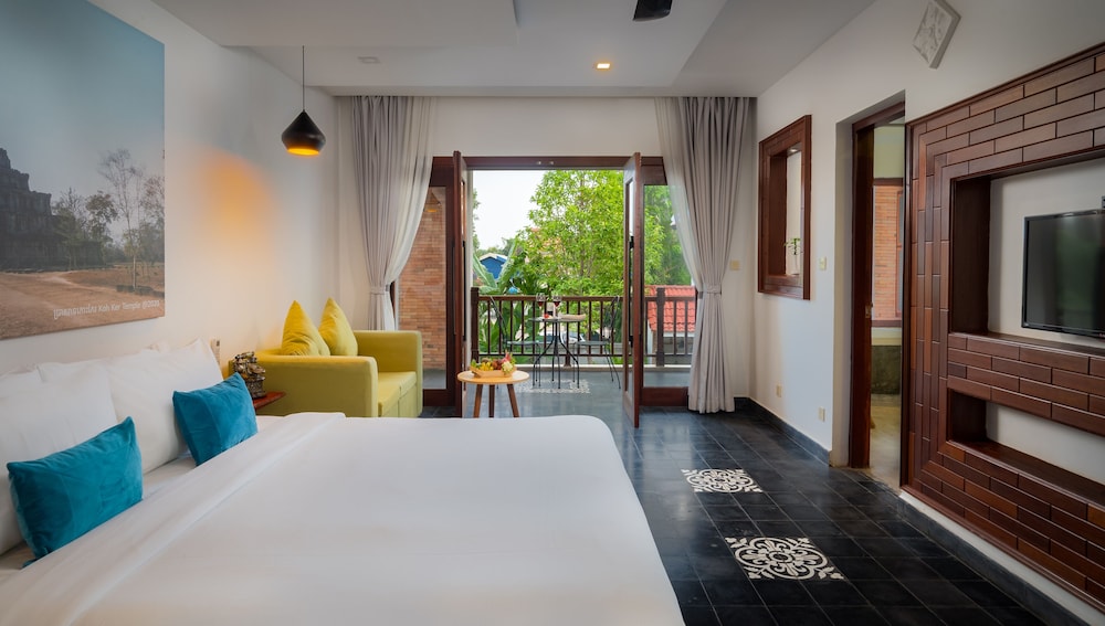Suite Room Pool View - Photo 6