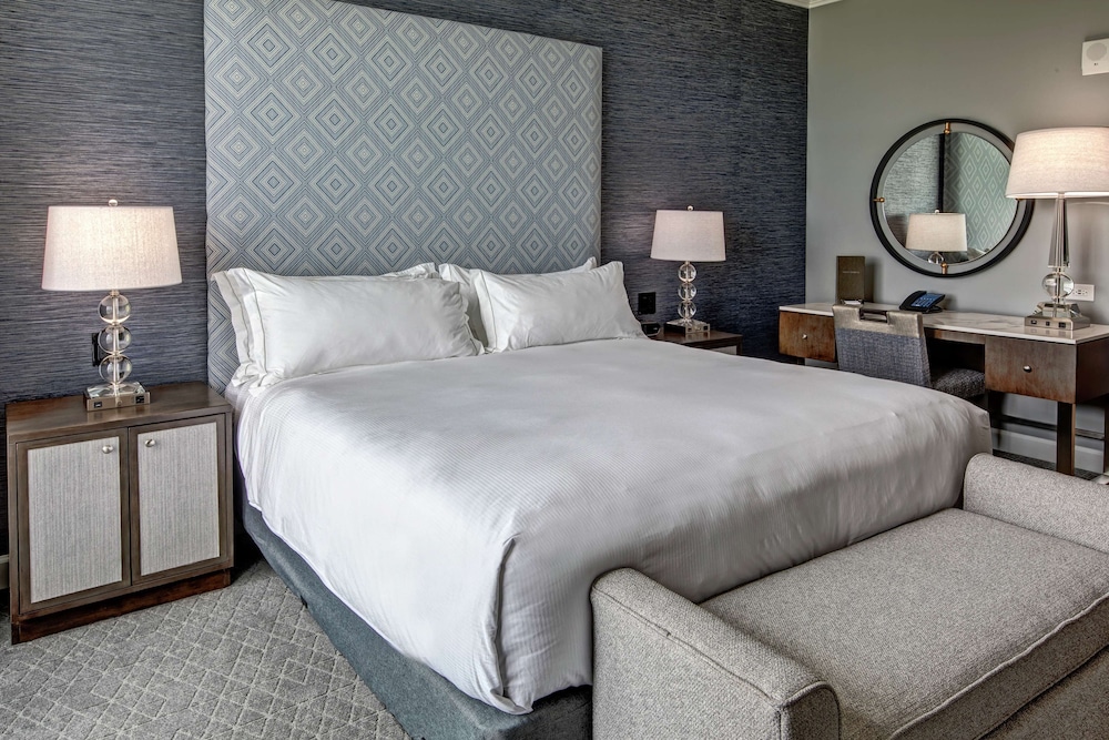 ADA Accessible, Executive Room, 1 King Bed, Accessible (Executive Level, Hearing) - Photo 3