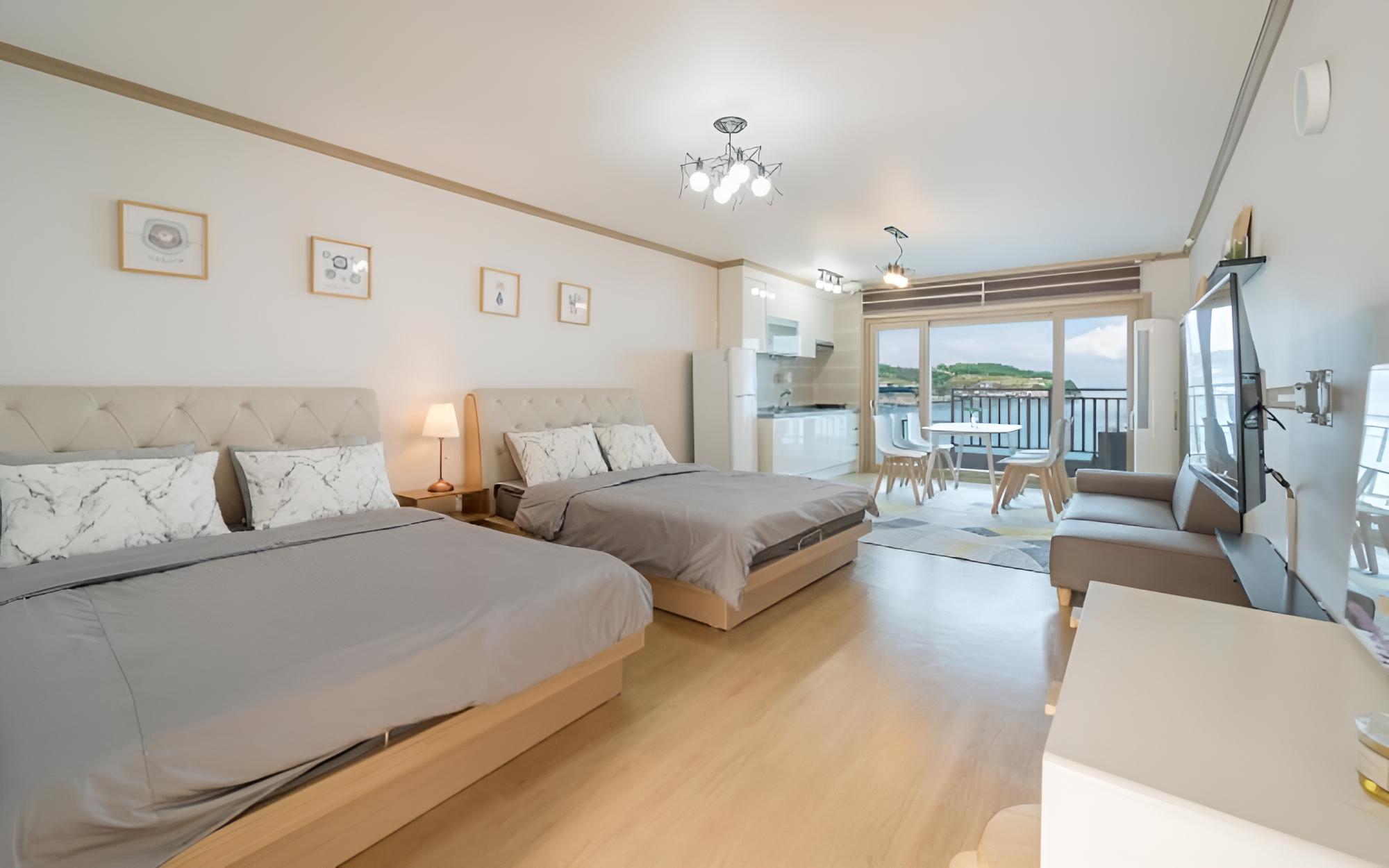 Room (Room 101 (Ocean View))