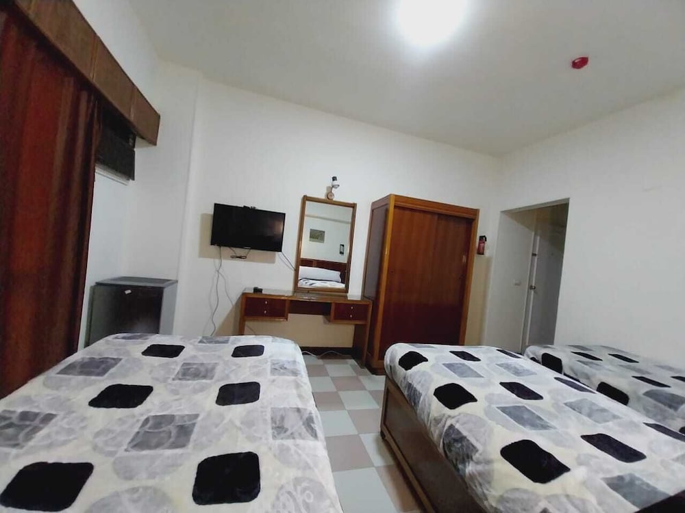 Deluxe Triple Room, City View