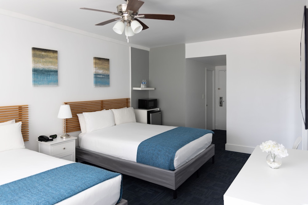 Deluxe Room, 2 Queen Beds - Photo 1