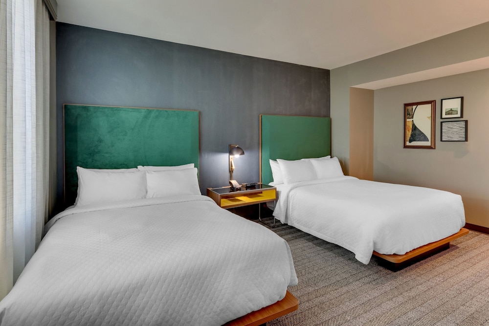 Room, 2 Queen Beds - Photo 4