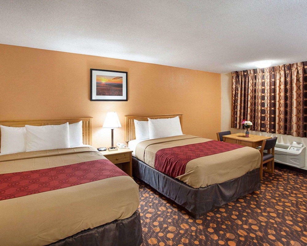 Standard Room, 2 Queen Beds, Non Smoking photo 3