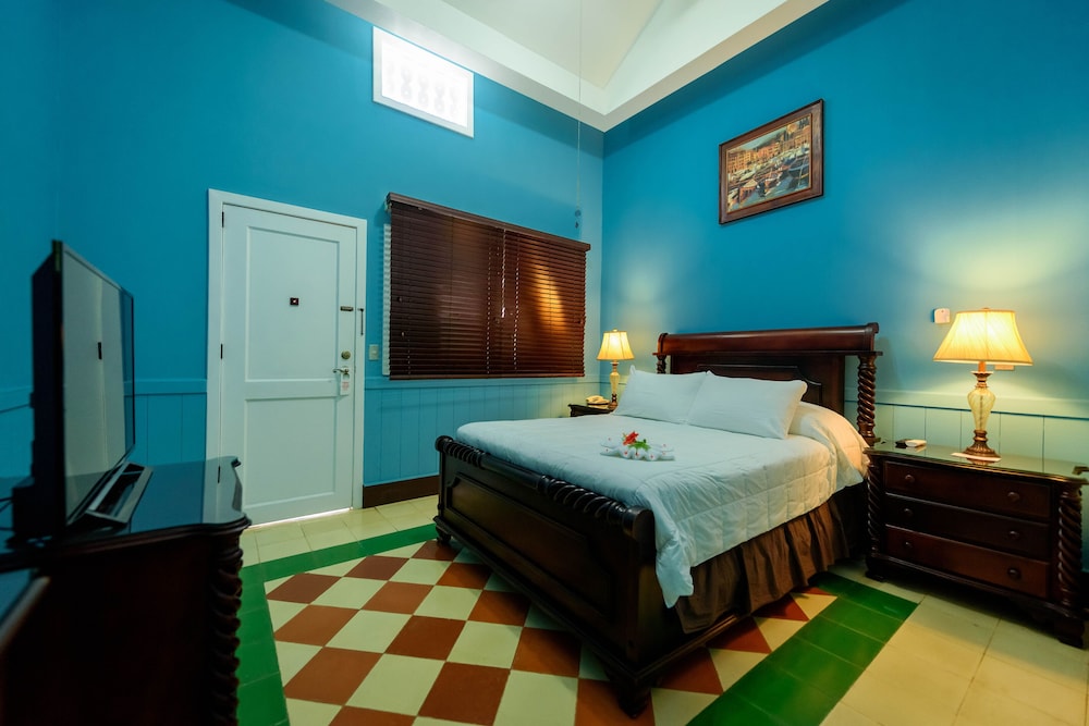 Standard Room, 1 Queen Bed photo 3