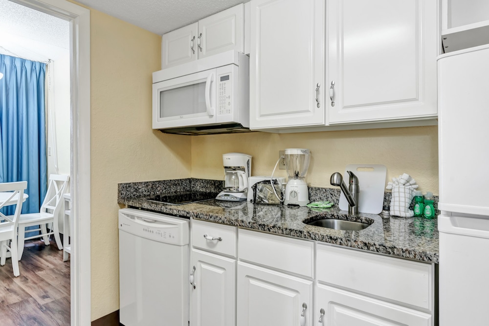 Suite, Waterpark View with Kitchenette - Photo 3