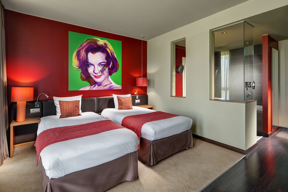 Standard Room, 2 Twin Beds, Non Smoking - Photo 2