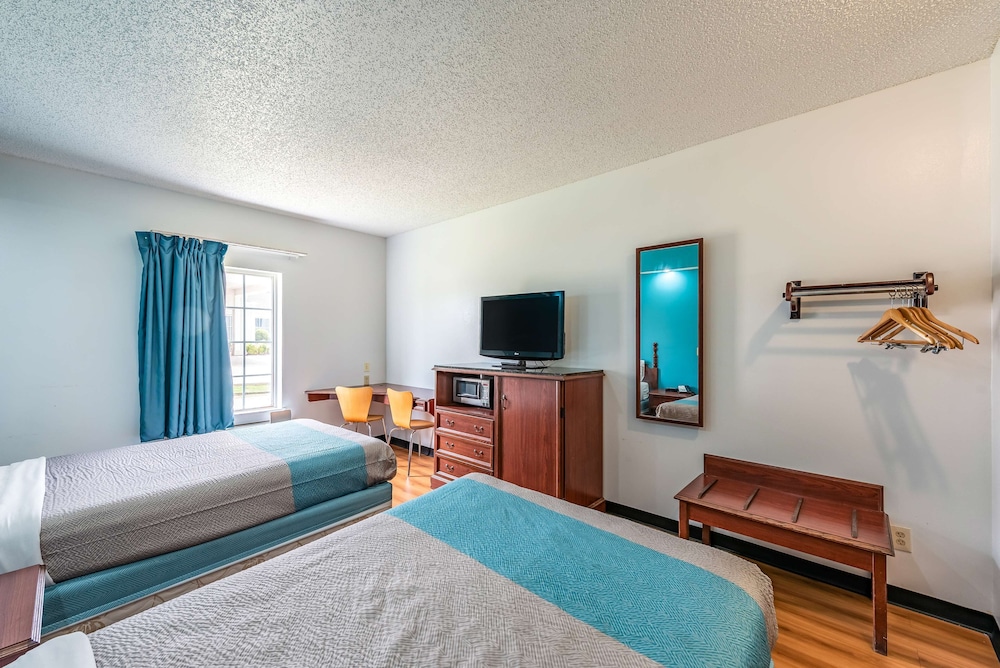 Deluxe Room, 2 Double Beds, Smoking, Refrigerator & Microwave - Photo 5