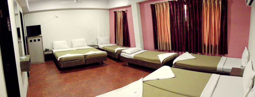 Family Room, Multiple Beds photo 2