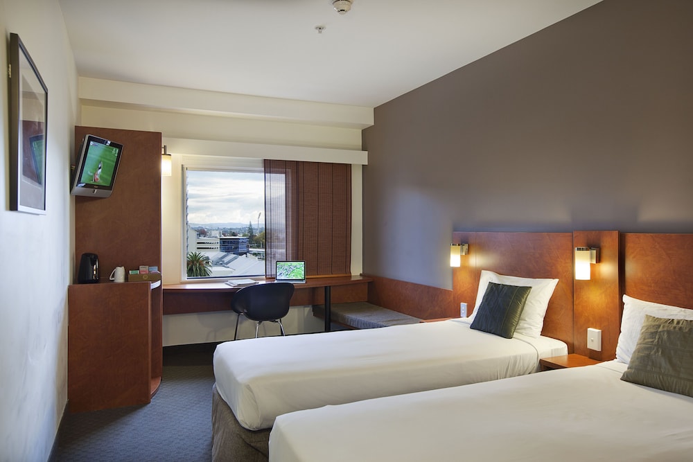 Standard Room, 1 Queen and 1 Single bed - Photo 3