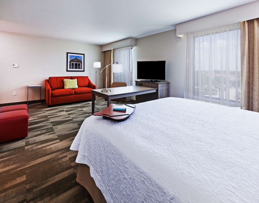 Studio, 1 King Bed, Non Smoking, Refrigerator & Microwave (Wet Bar)