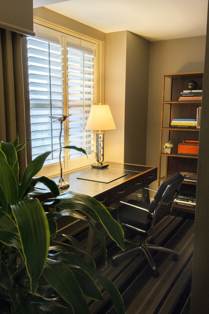 Plaza Suite photo 2