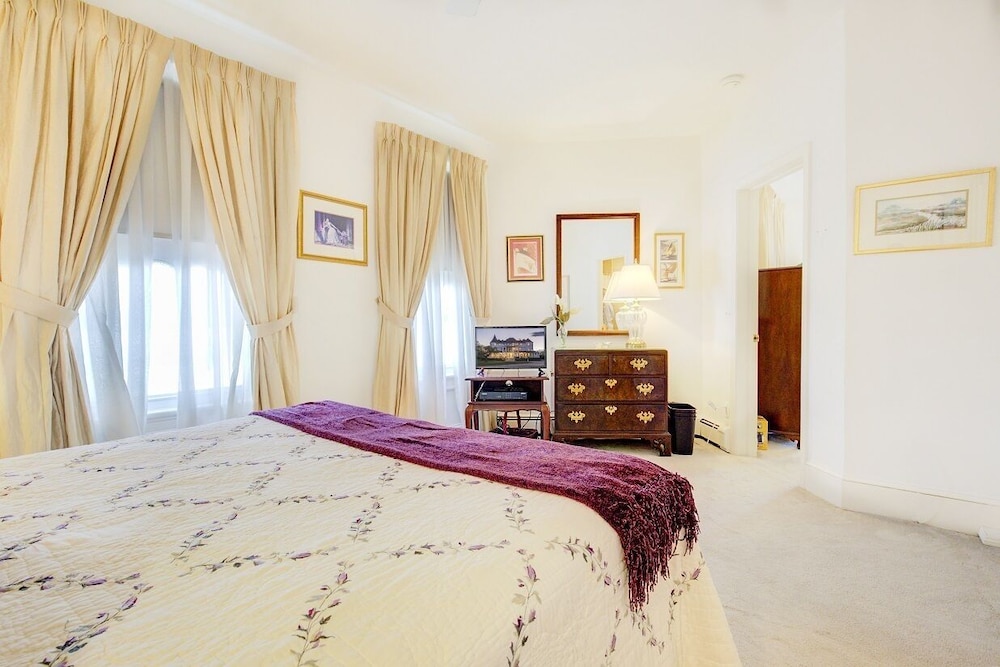 Room, Private Bathroom (Room 22- Max 2 people)