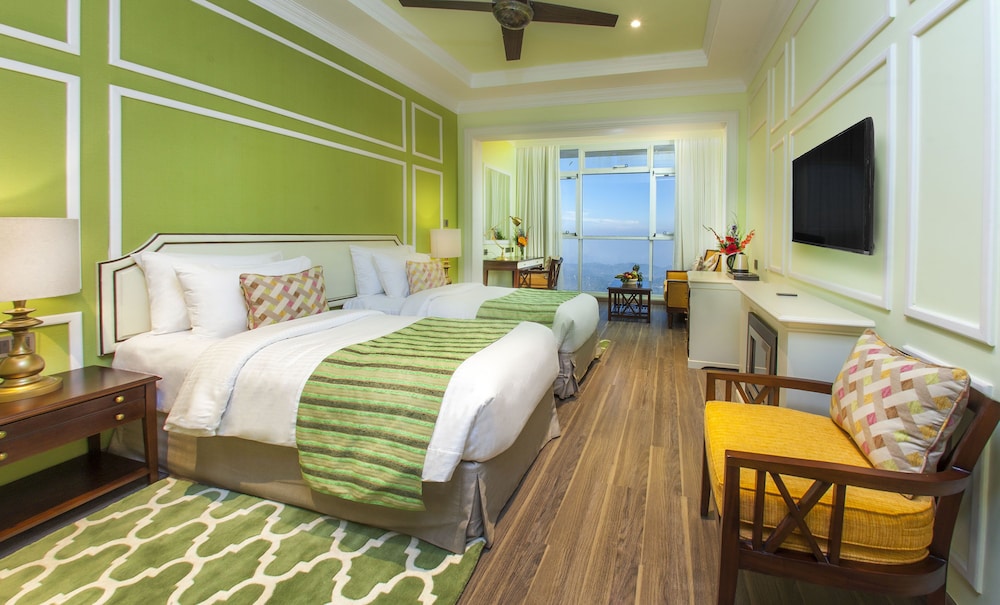 Tropic Green Room with Mountain view photo