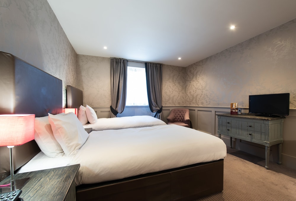 Double Room thumbnail 5