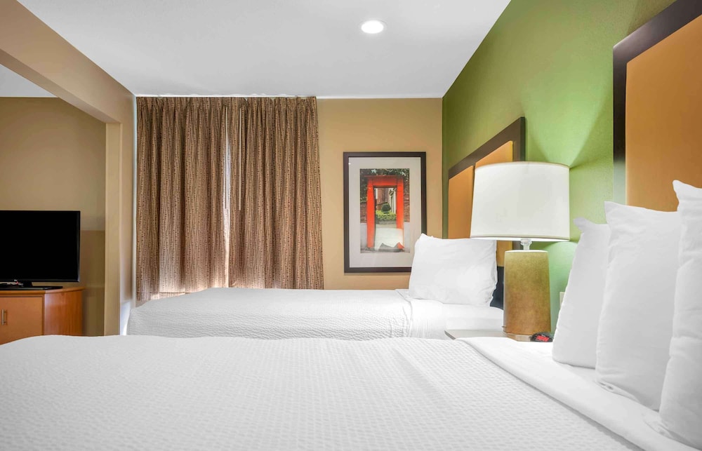 Deluxe Studio, Multiple Beds, Non Smoking - Photo 2