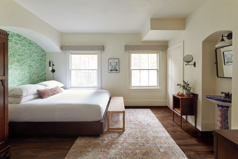 Deluxe Room, 1 King Bed (Belden House) photo 1
