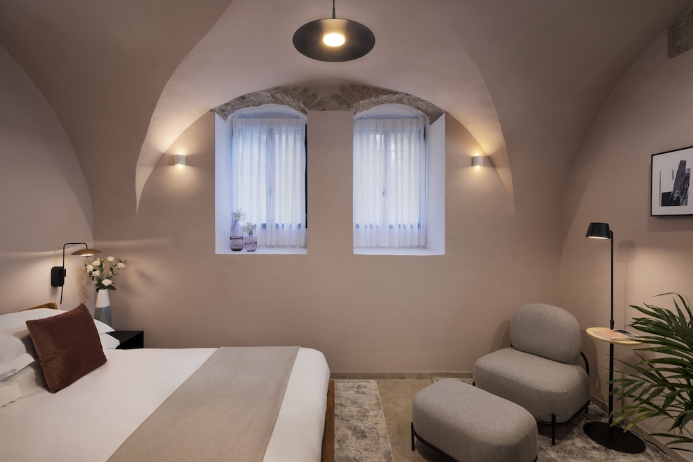 Economy Double Room (The Cave) - Photo 3