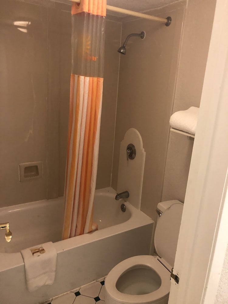 Deluxe Room, 1 King Bed, Non Smoking (Exterior Access) - Photo 6