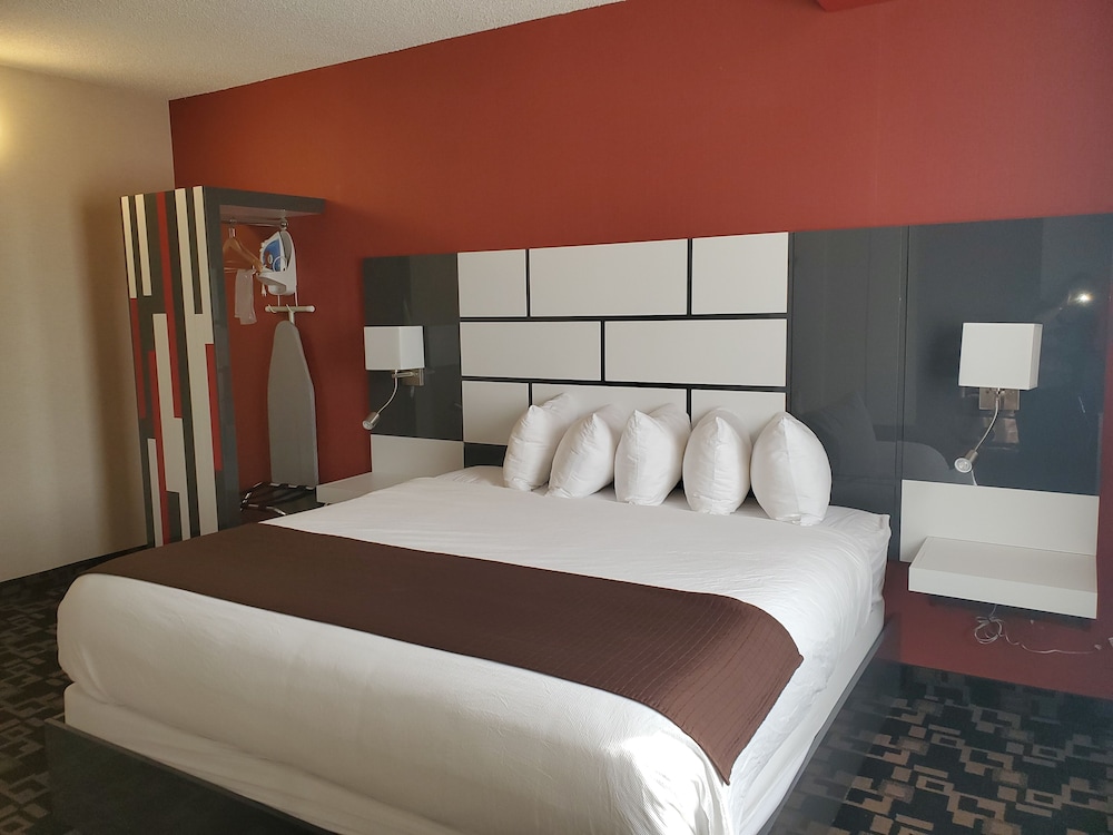 Suite, 1 King Bed, Non Smoking - Photo 2