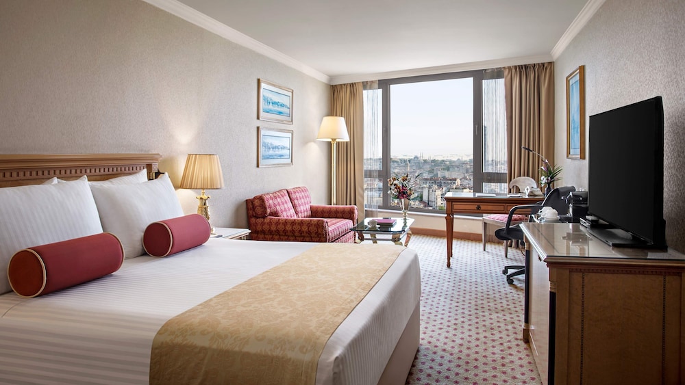 Classic Room, 1 King Bed, Smoking, City View