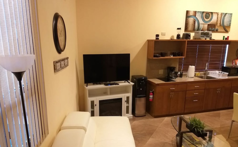 Suite #10 photo 2