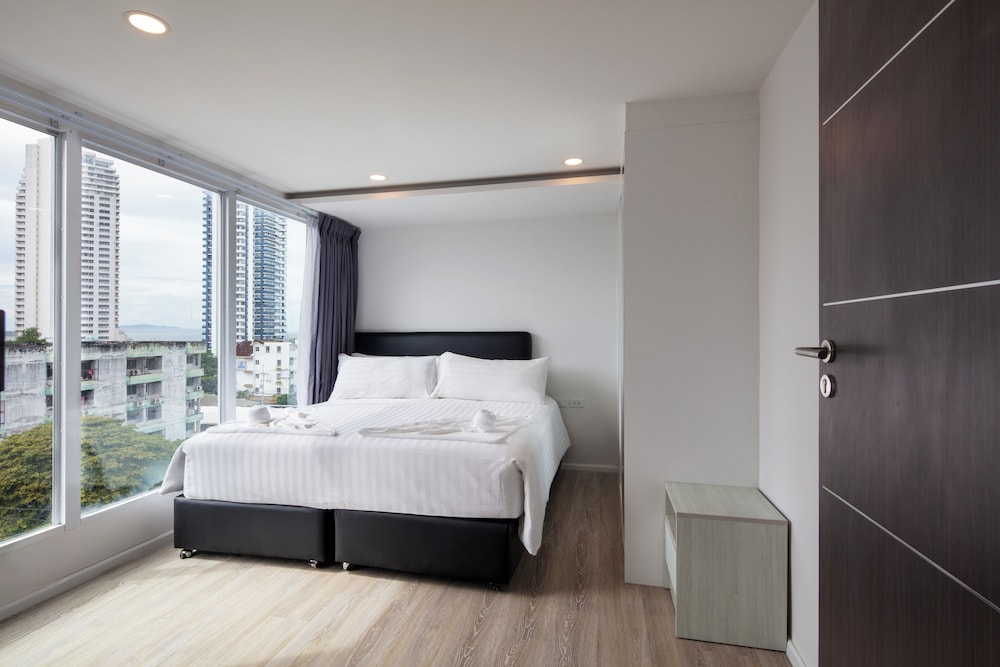 Family Two Bed Room Suite - Photo 1