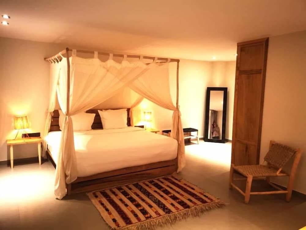 Premium Double Room, 1 King Bed, Pool View