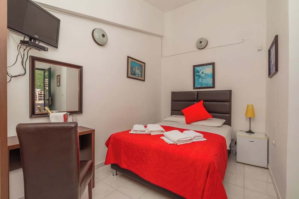 Classic Double or Twin Room, Beach View photo 1