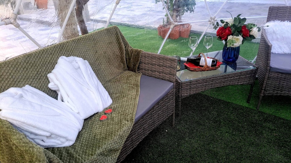 Relax in Elliniko Hidden Gem-vintage Bungalow With Garden and Hot Tub in an Iglo, Billede 30
