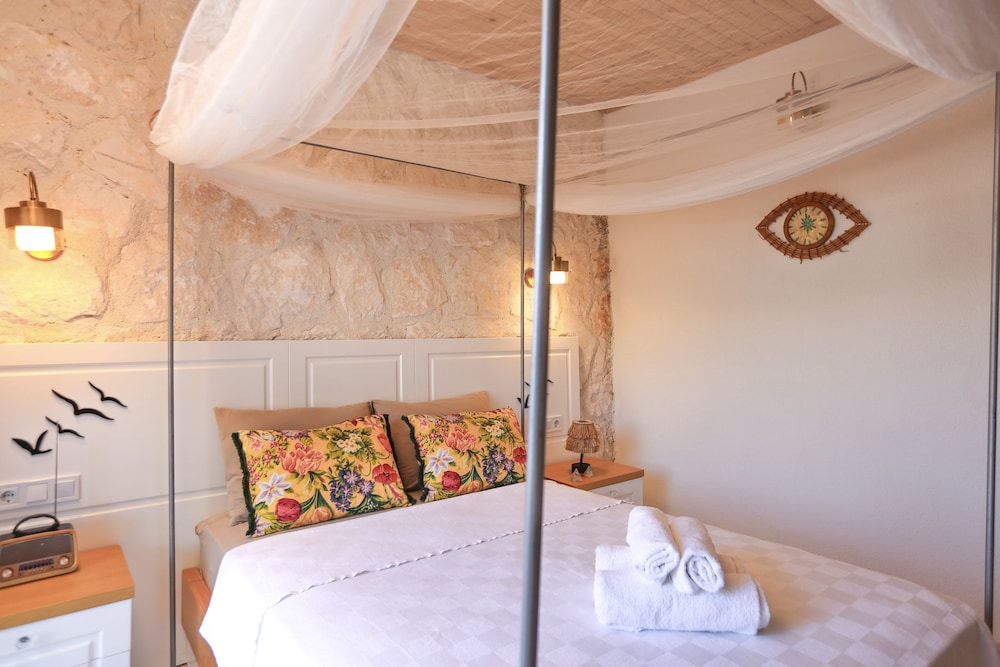Comfort Room, 1 Double Bed, Non Smoking, Courtyard View photo 2