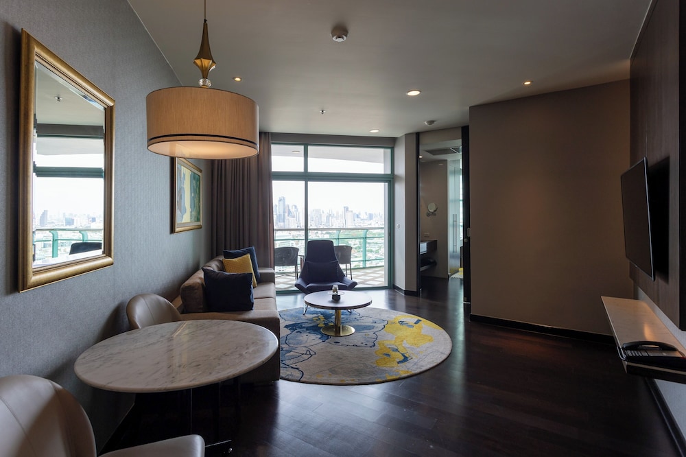 One Bedroom Suite King City View