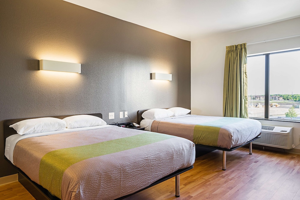 Deluxe Room, 2 Queen Beds, Non Smoking, Kitchenette photo 2