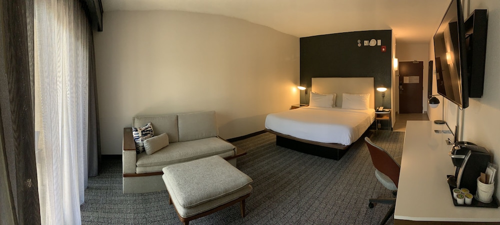 Room, 1 King Bed (Mobility/Hearing Accessible, Tub) - Photo 5